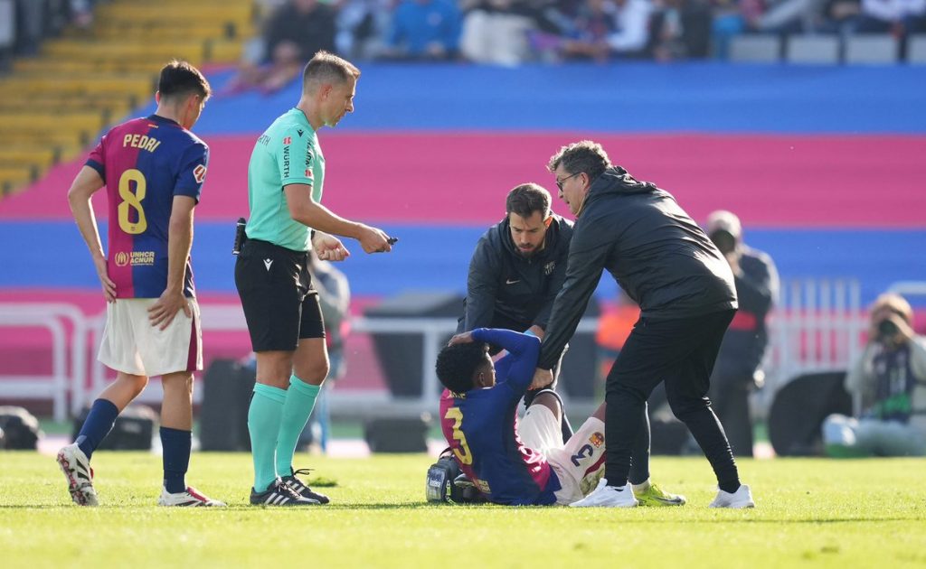 Alejandro Balde Injury Leaves Barcelona Fans Concerned as Gerard Martin Steps In