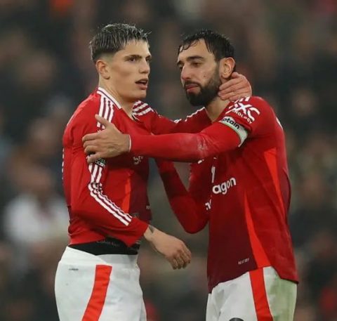 Bruno Fernandes Encourages Garnacho Amidst Fans' Criticism