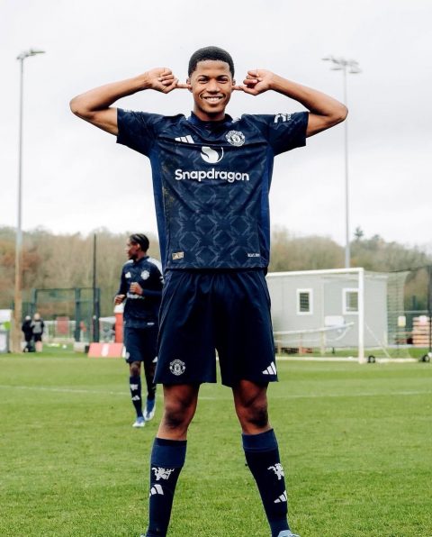 Chido Obi-Martin Signs First Professional Contract with Manchester United