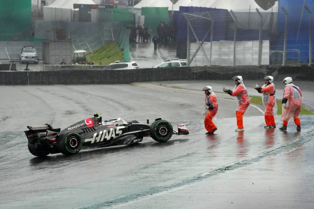 Hulkenberg on Brazilian GP Marshals Celebrating After Rescuing Haas Driver