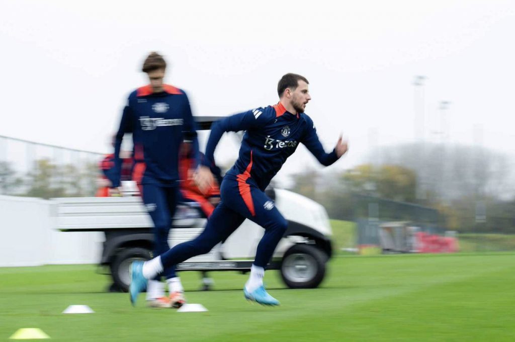 Mason Mount Returns to Training, Eyes On-Pitch Comeback with Manchester United