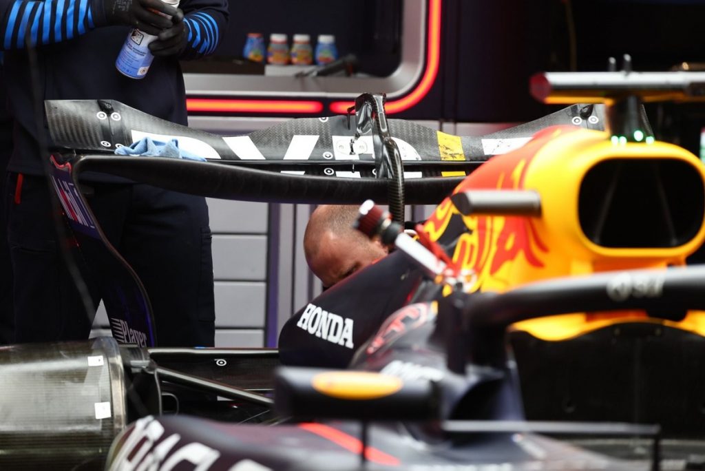 Red Bull Struggles with Rear Wing Configuration at Las Vegas GP