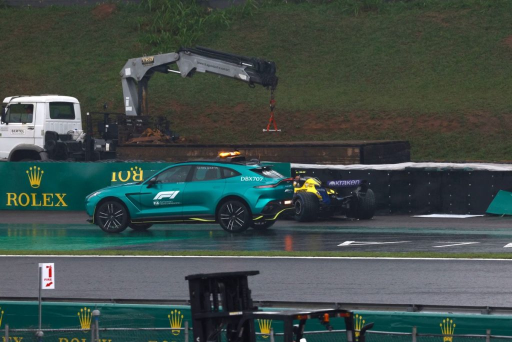 Williams Facing Challenge to Make Brazilian GP Grid After Double Qualifying Crash