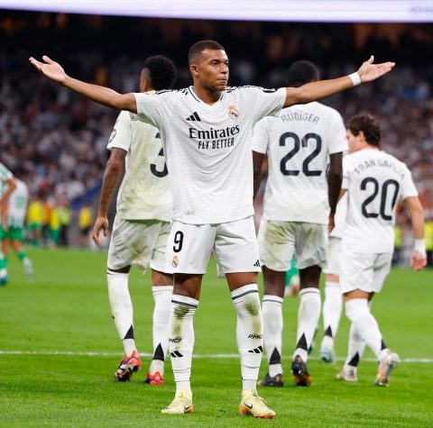 Kylian Mbappé Shines with Stunning Goal in El Clásico, Real Madrid's New Star Makes History