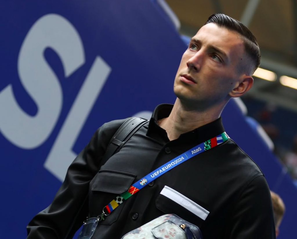 Venezia FC Eye Robert Bozenik for a Key Striker Role Amidst Fierce Competition