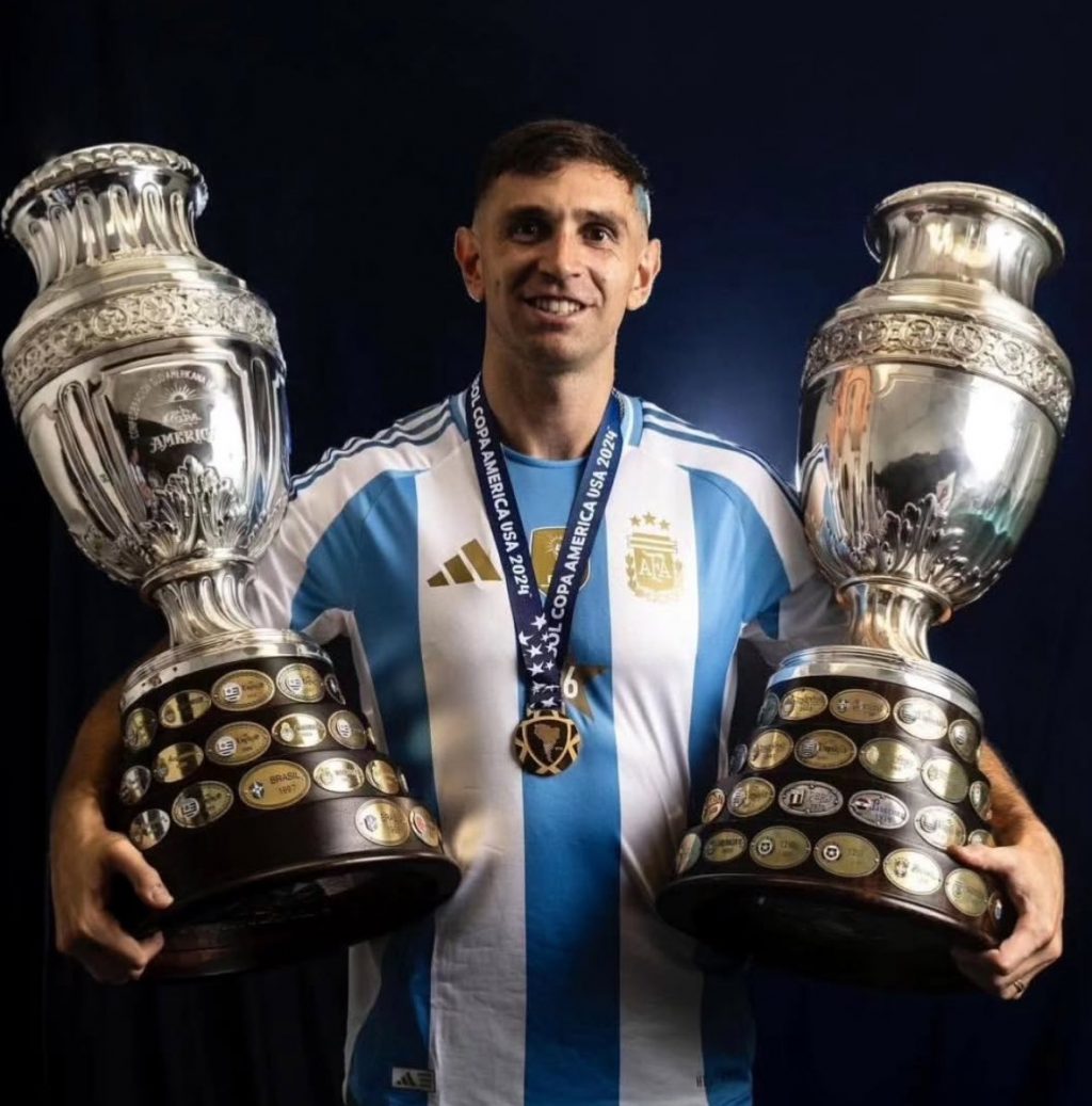 Emi Martínez Hints at International Retirement After Potential World Cup Triumph