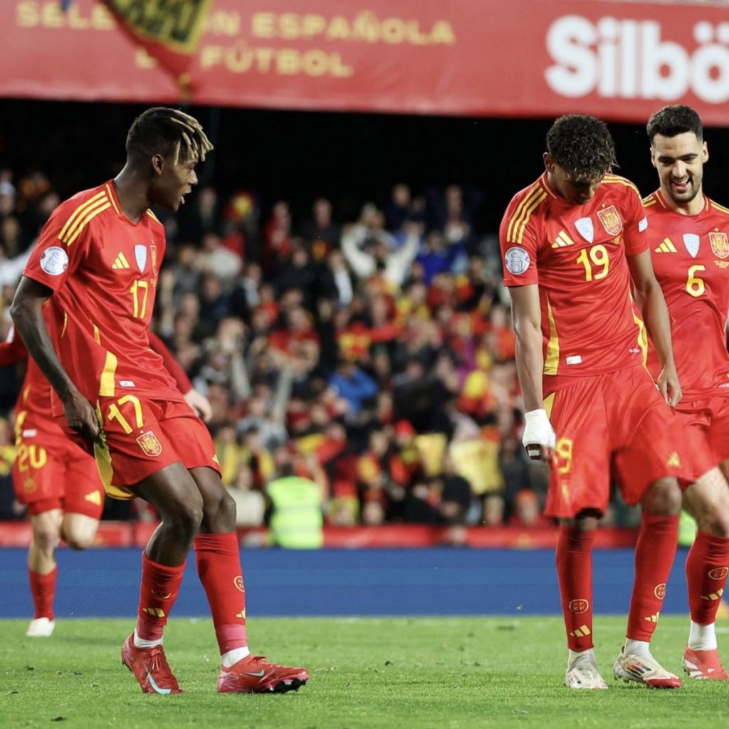 Lamine Yamal's Stunning Response to Rafael van der Vaart Criticism