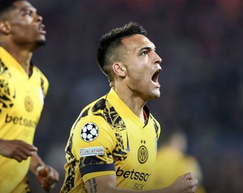 Lautaro Martínez Leaves the Pitch After Suffering Muscle Injury