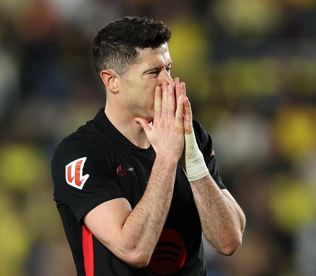 Robert Lewandowski Facing Uncertainty Following Muscle Injury