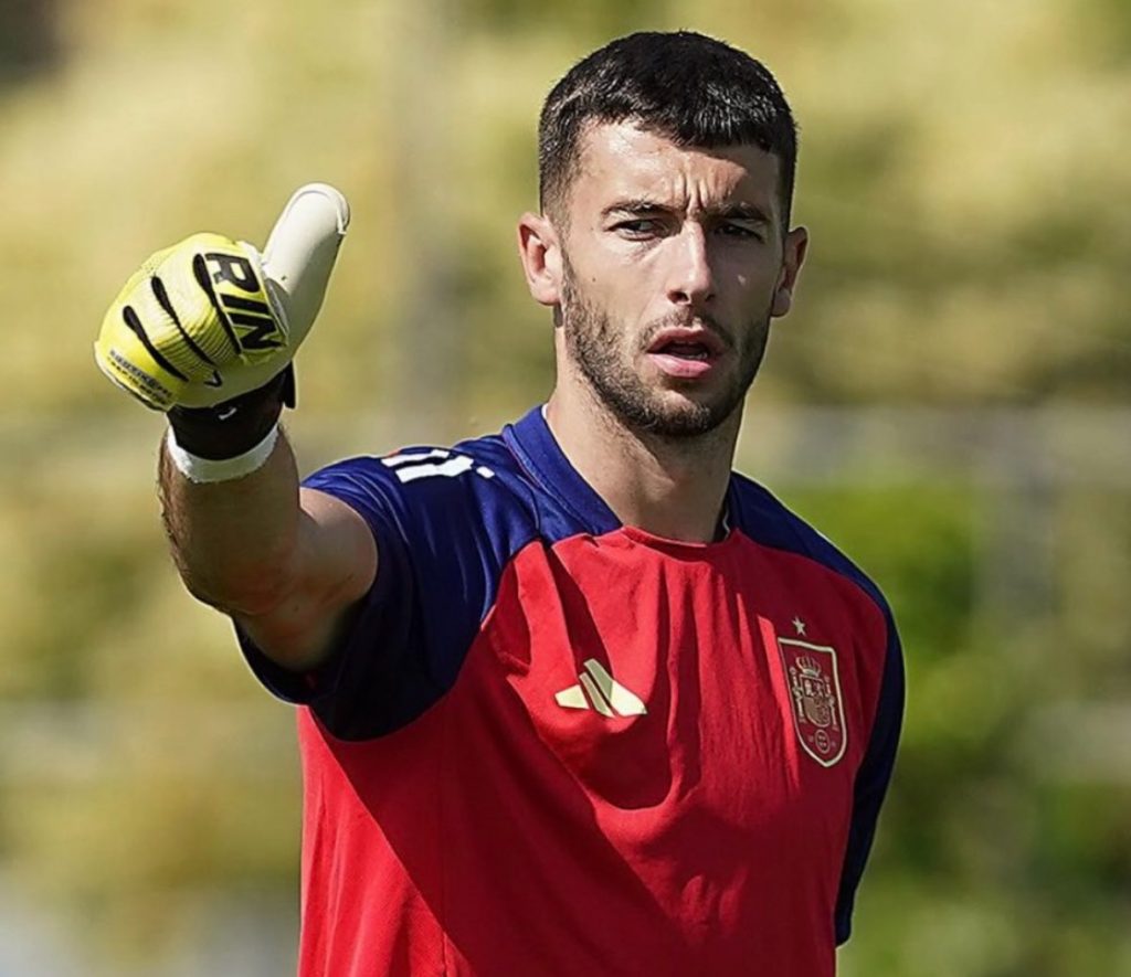 Barcelona Eyes Espanyol's Joan García, Ponders Loan Strategy