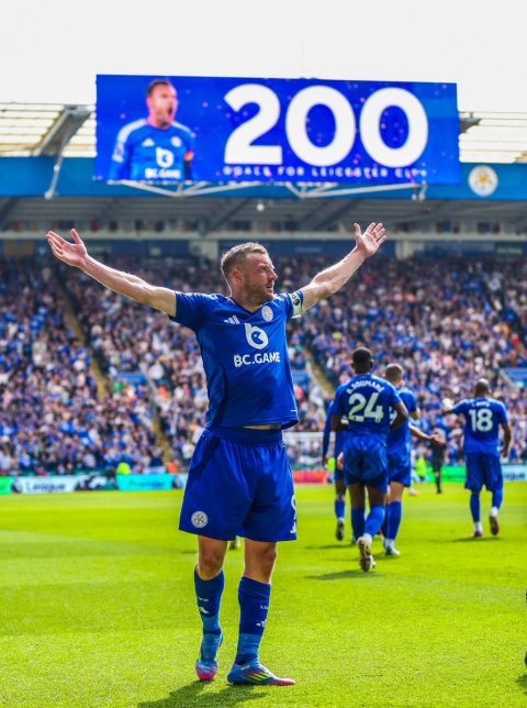 Jamie Vardy Celebrates 200 Goals in His 500th Game for Leicester City