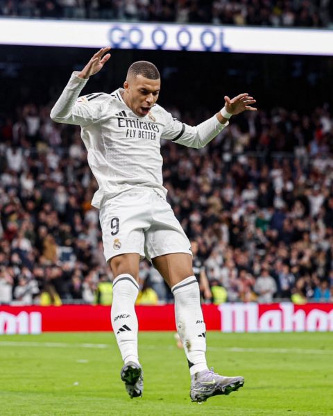 Kylian Mbappé Shines with a Brace Against Barcelona, Surpasses 38 Goals