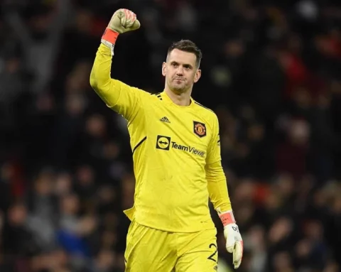 Manchester United Initiates Talks with Tom Heaton for Contract Extension