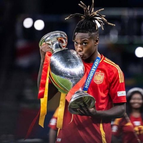 Nico Williams in Transfer Talks with Bayern and Barcelona Amidst Lamine Yamal's Social Media Hint