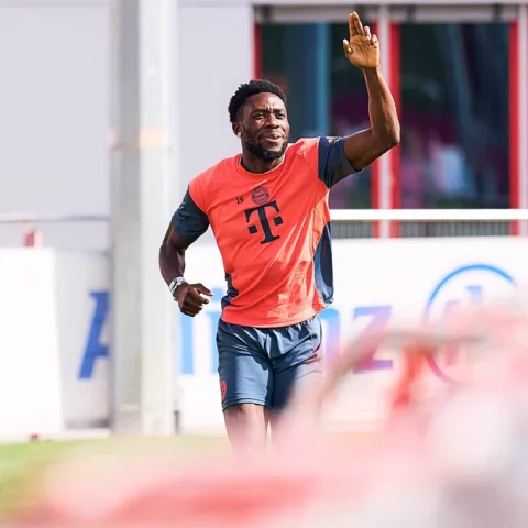 Alphonso Davies' Triumphant Return Boosts Bayern Munich's Morale