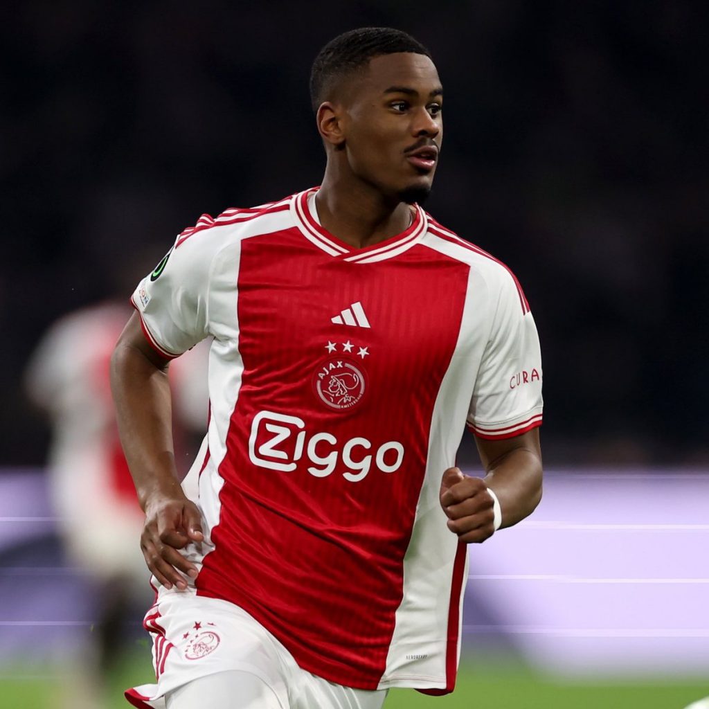 Jorrel Hato Set to Join Chelsea as Deal Reaches Final Stages